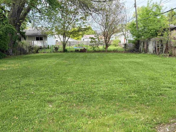 2042 Cloverdale Drive, Monroe, MI 48161