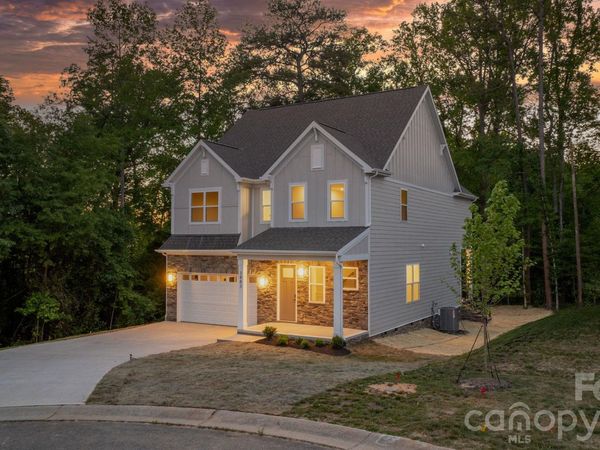 3883 12th Street NE, Hickory, NC 28601