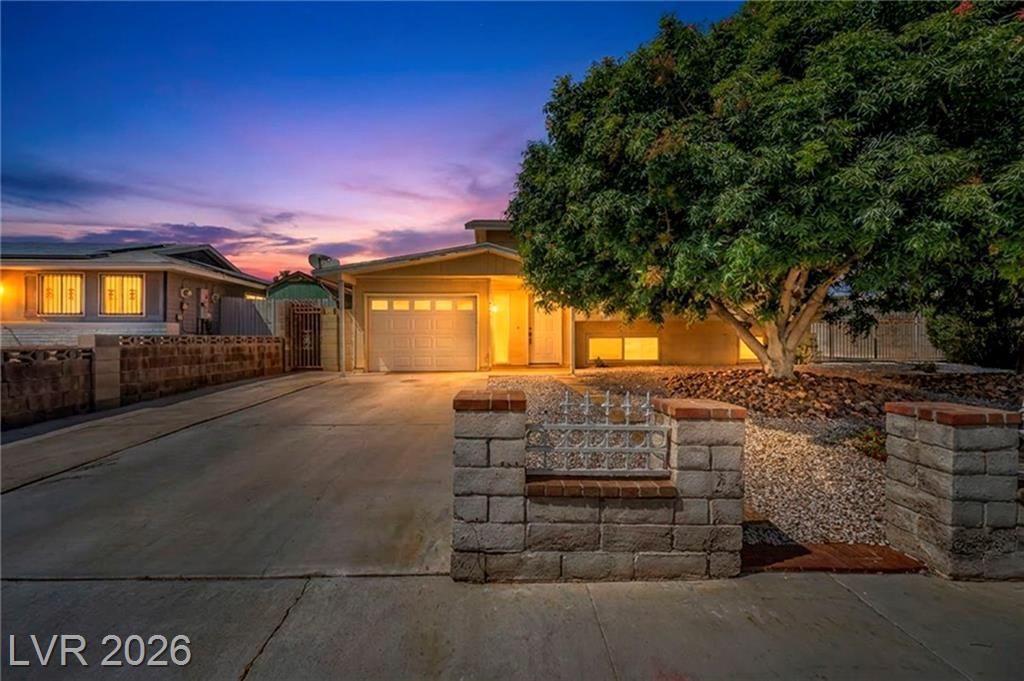 4442 El Cebra Way, Las Vegas, NV 89121 Main Photo