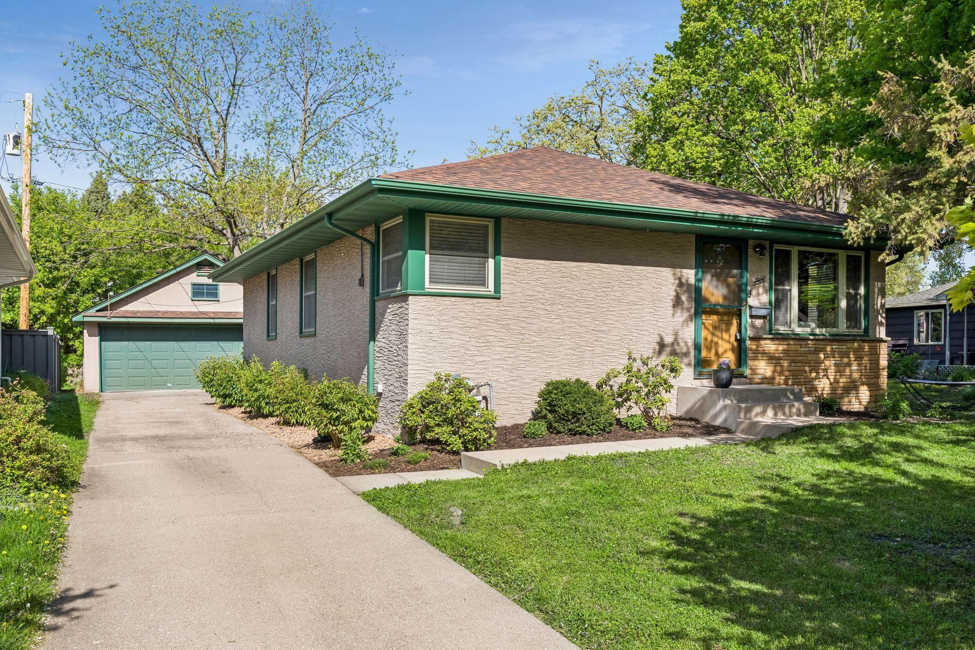 1901 Malvern Street , Roseville, MN 55113