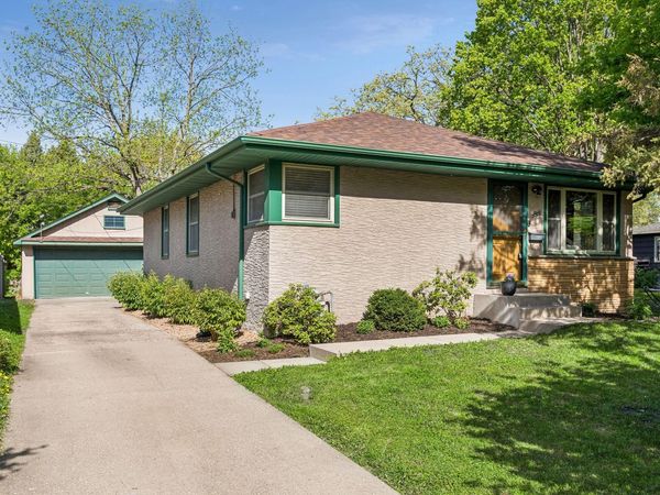 1901 Malvern Street, Roseville, MN 55113