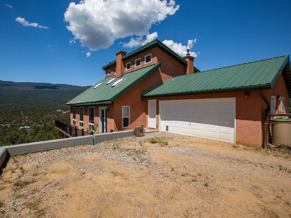 40 El Gallo Road , Cedar Crest, NM 87008