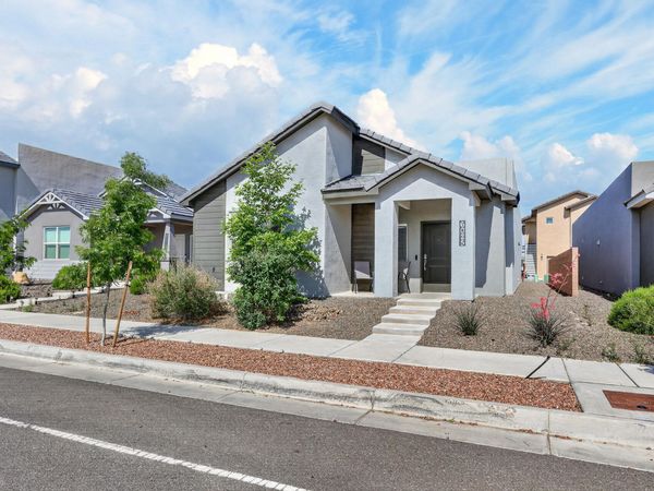 6025 Strand Loop SE, Albuquerque, NM 87105