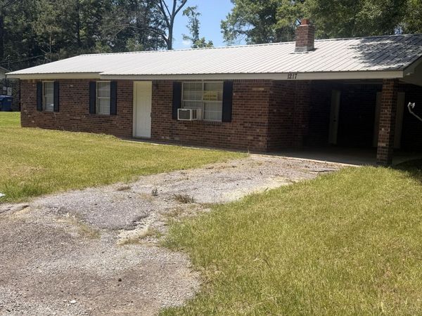 1217 Magnolia Ave., Heidelberg, MS 39439