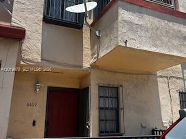 2407 W 52nd Pl , Unit 4-2, Hialeah, FL 33016