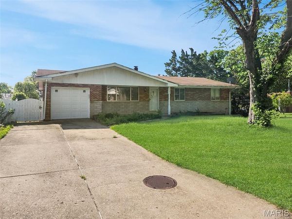1146 Hawkstone Lane , St Louis, MO 63125