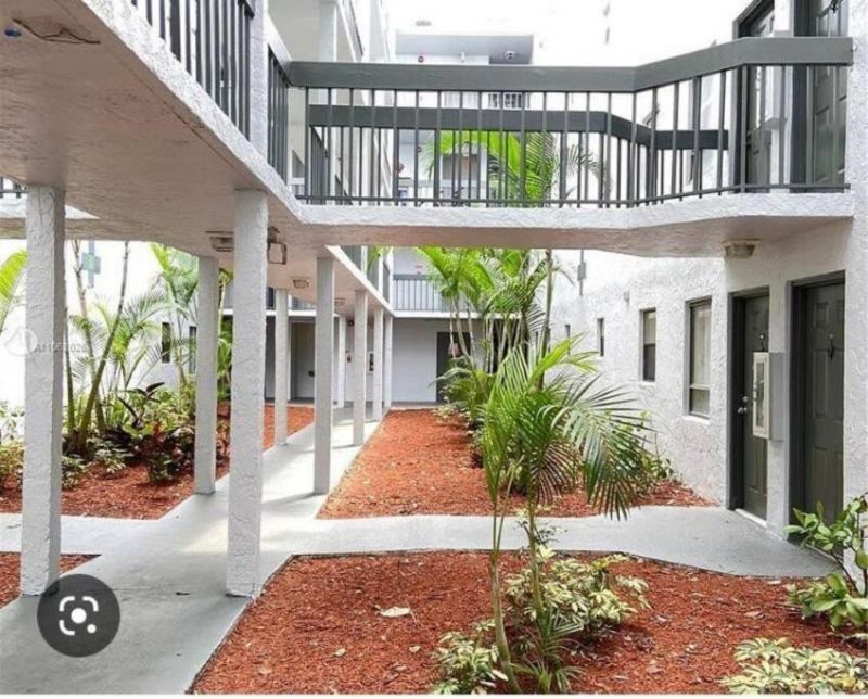 2000 N Congress N, Unit 302, West Palm Beach, FL 33401 Photo