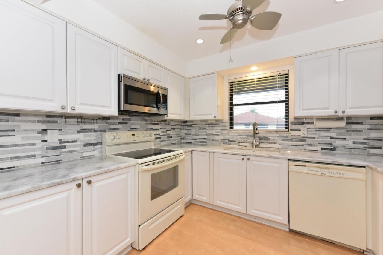 390 SW South River Drive, Unit 202, Stuart, FL 34997 Photo