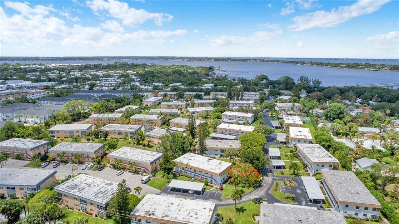 2950 SE Ocean Boulevard, Unit 14-1, Stuart, FL 34996 Photo