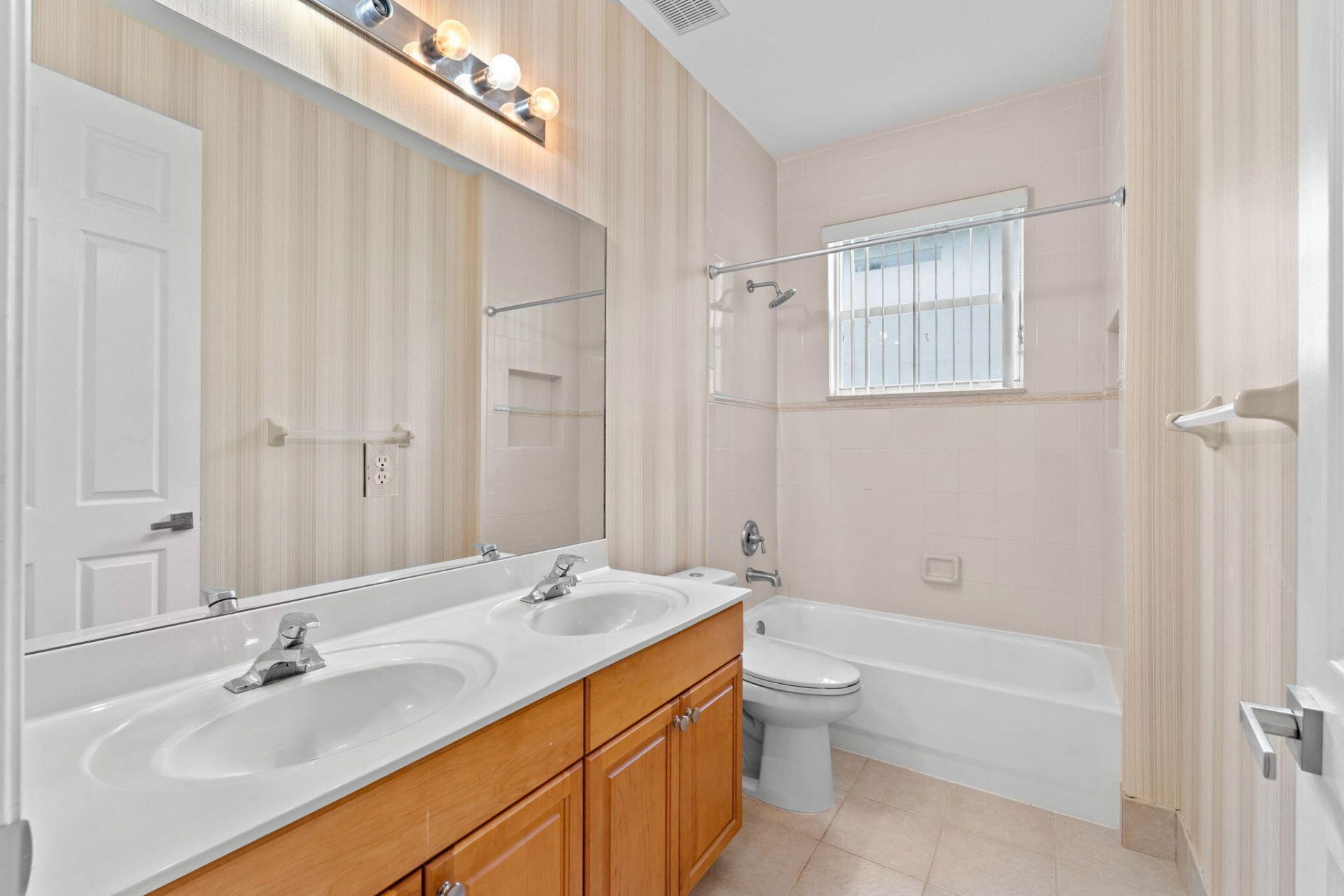 10251 N Lake Vista Circle, Davie, FL 33328 Photo