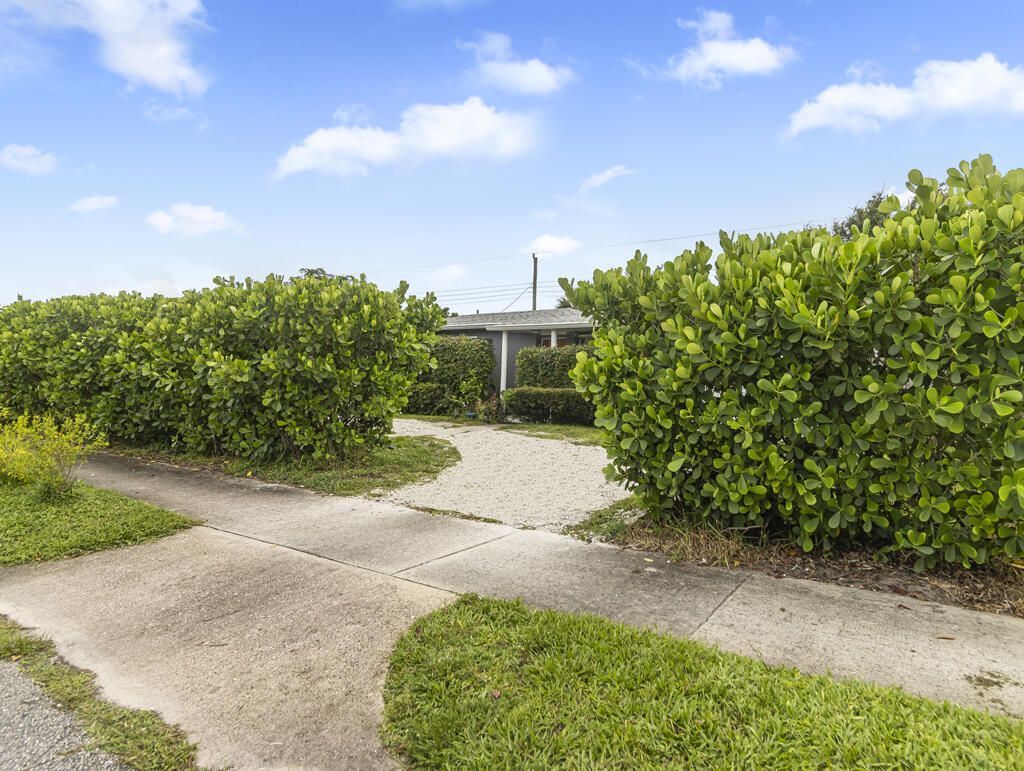 532 Foresteria Drive, West Palm Beach, FL 33403 Photo