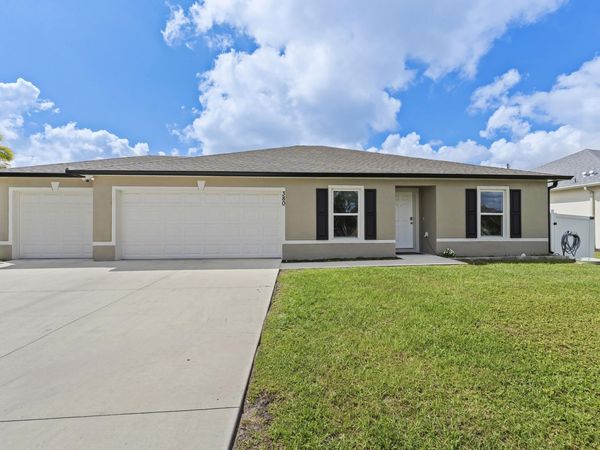 380 SW Donna Terrace, Port St. Lucie, FL 34984