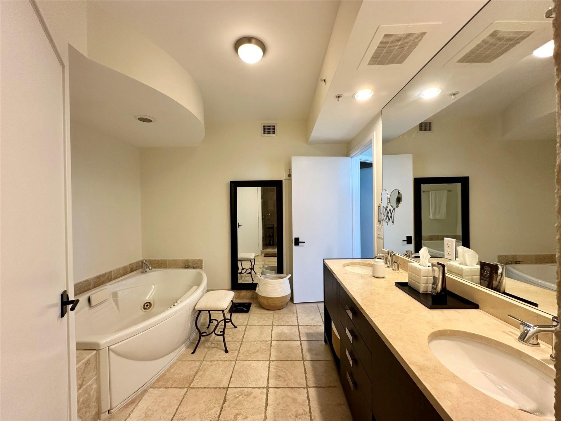 18201 Collins Avenue, Unit 1901, Sunny Isles Beach, FL 33160 Photo