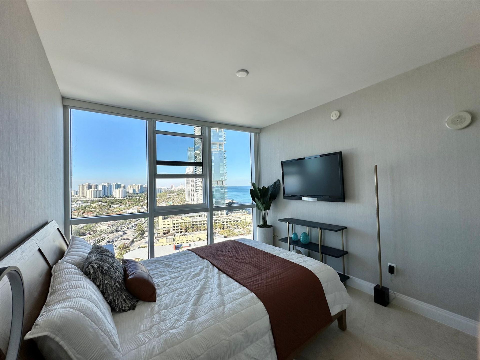 18201 Collins Avenue, Unit 1901, Sunny Isles Beach, FL 33160 Photo