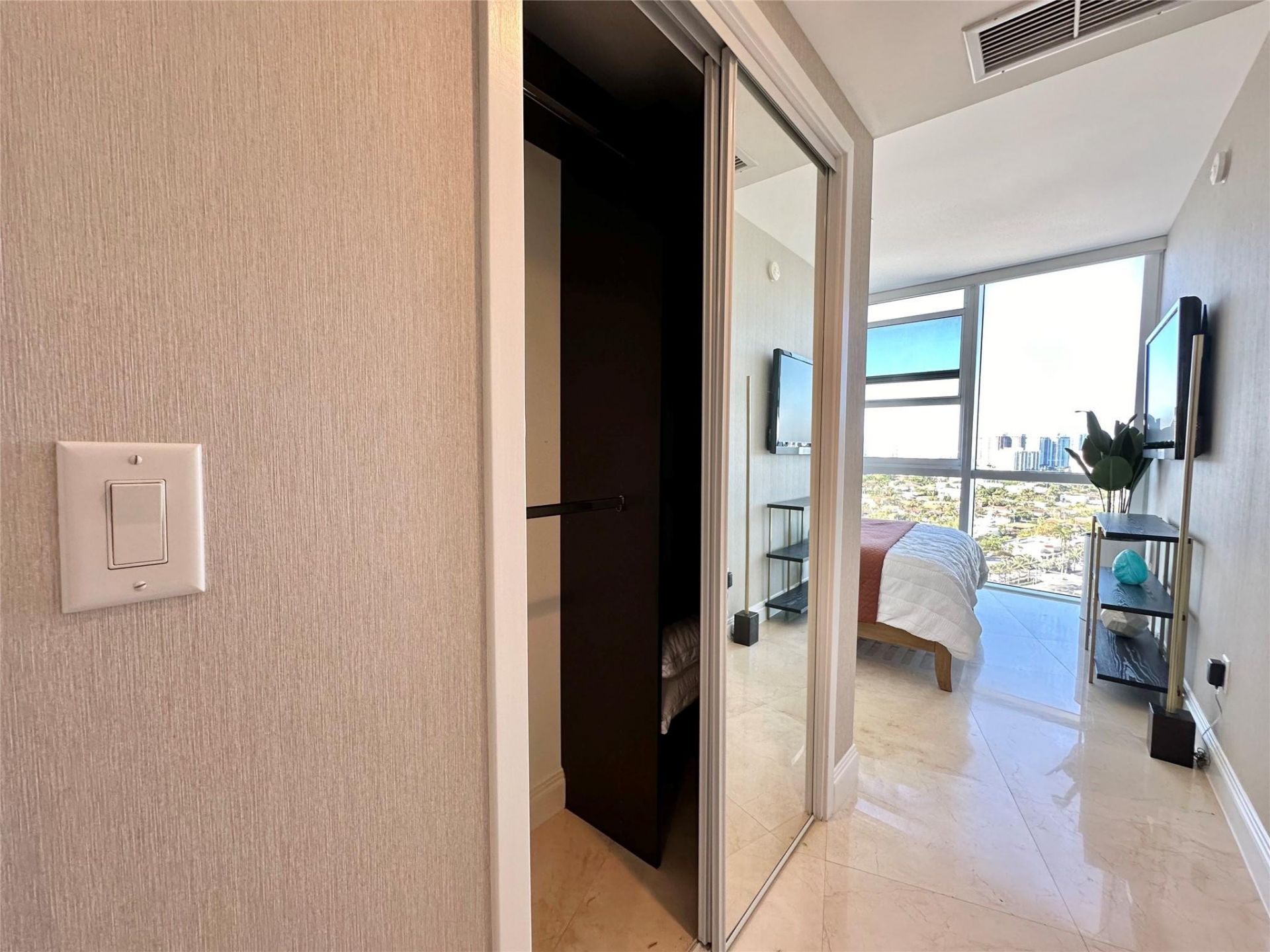 18201 Collins Avenue, Unit 1901, Sunny Isles Beach, FL 33160 Photo