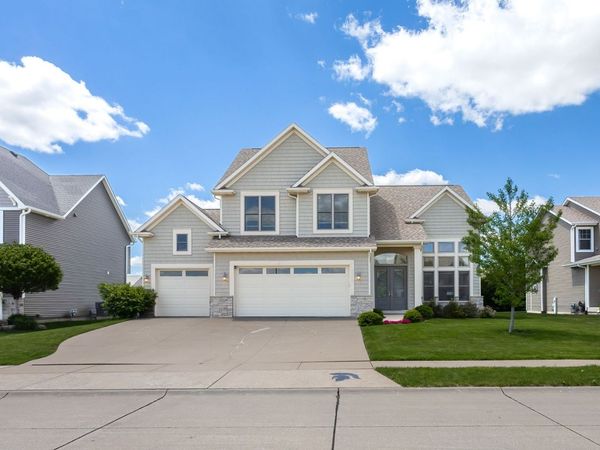 5700 Emily Road , Bettendorf, IA 52722