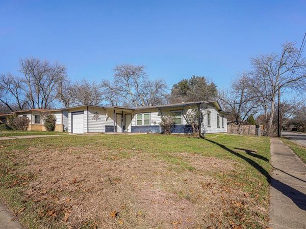2009 Cloverdale Street , Arlington, TX 76010