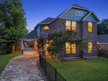 612 W 8th Street, Dallas, TX 75208