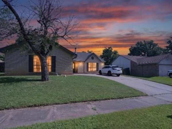 3825 Hackberry Lane, Bedford, TX 76021