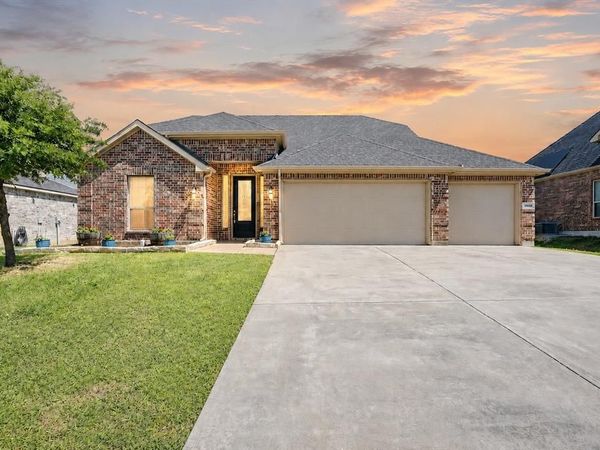 557 Lake Bluff Avenue, Oak Point, TX 75068