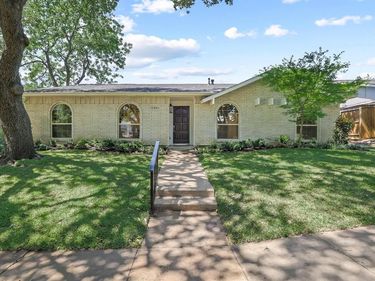 10801 Middle Knoll Drive, Dallas, TX 75238