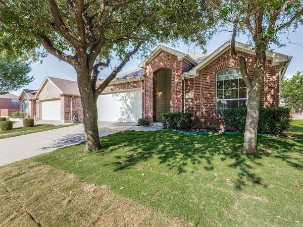 8524 Silverbell Lane, Fort Worth, TX 76140
