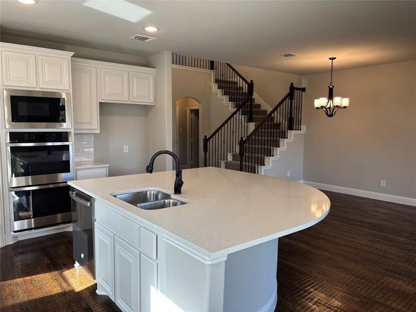 609 Red Maple Road , Waxahachie, TX 75165