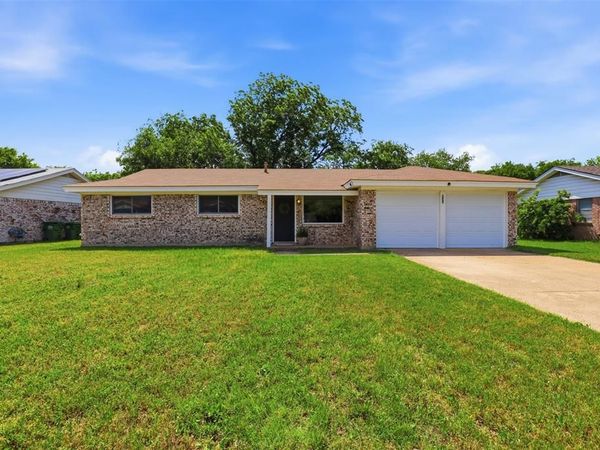 833 Bridle Avenue , White Settlement, TX 76108