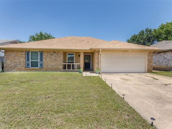 6625 Moss Lane , Watauga, TX 76148