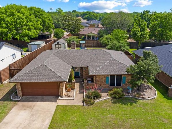 224 Overcrest Drive, Benbrook, TX 76126