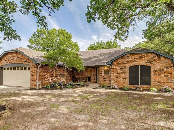 6824 Ridgewood Drive , North Richland Hills, TX 76182