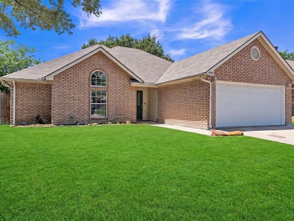 7937 Hunters Glen Drive , Watauga, TX 76148