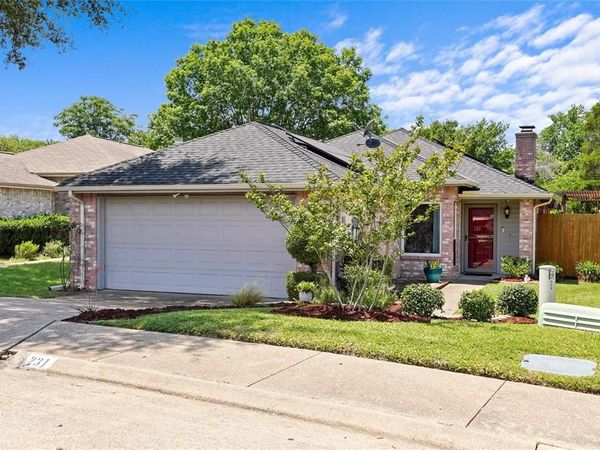 231 Juniper Ridge Circle , DeSoto, TX 75115