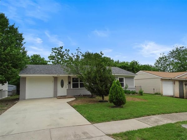 202 E Cober Drive, Grand Prairie, TX 75051