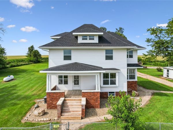 2253 73rd Street , Van Horne, IA 52346