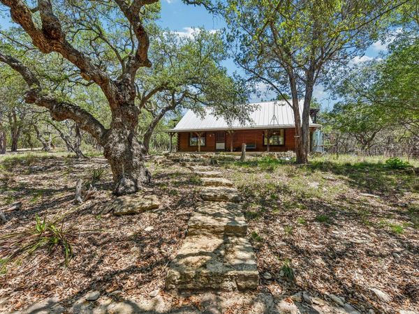 501 Oak Knob DR, Wimberley, TX 78676