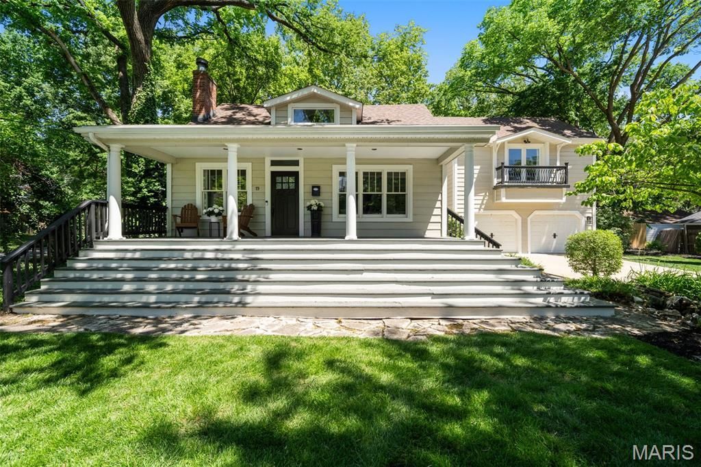 19 W Jackson Road  Webster Groves, MO 63119