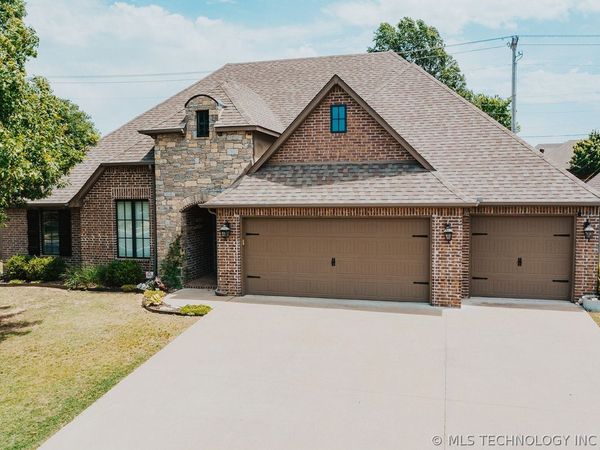 9107 N 96th East Avenue , Owasso, OK 74055