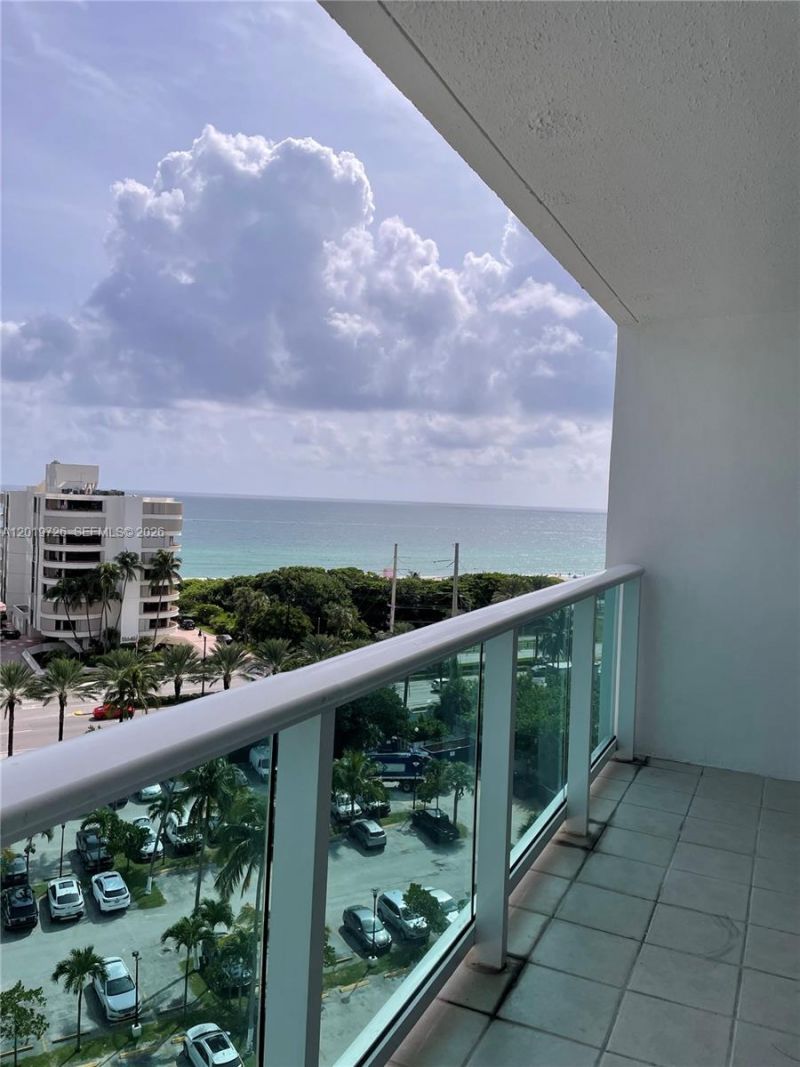100 Bayview Dr , Unit 1012, Sunny Isles Beach, FL 33160 Photo