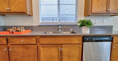 498 Central Pacific St, Lathrop, CA 95330 Photo