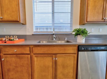 498 Central Pacific St, Lathrop, CA 95330 Photo