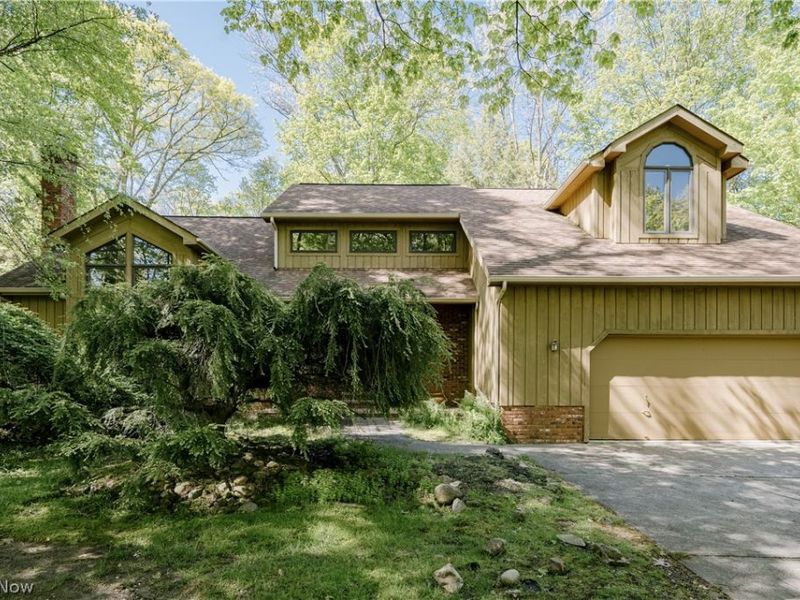 33475 Miles Road, Moreland Hills, OH 44022 Photo 2