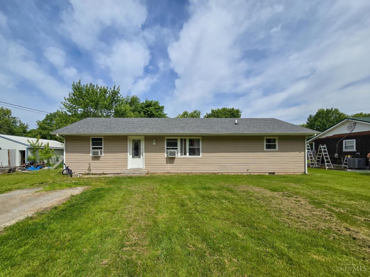 5464 Oak Grove Avenue, Blanchester, OH 45107 Main Photo