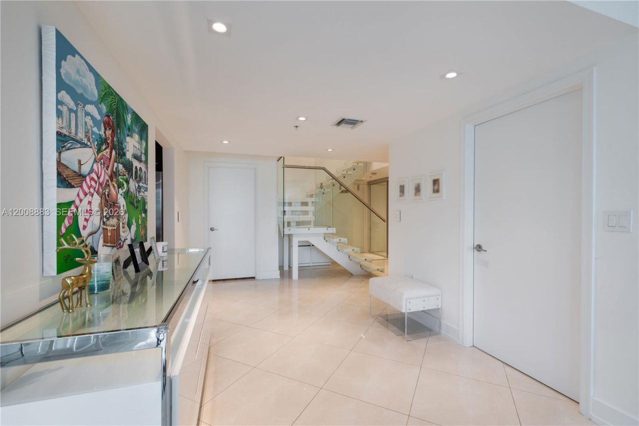 7928 East Drive , Unit 106, North Bay Village, FL 33141 Photo
