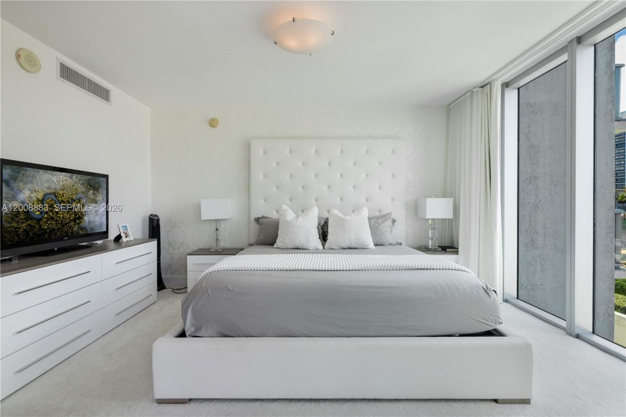 7928 East Drive , Unit 106, North Bay Village, FL 33141 Photo