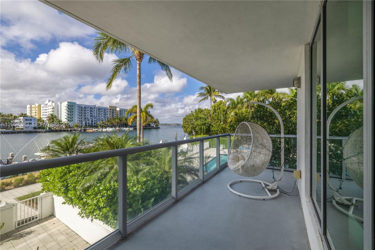 7928 East Drive , Unit 106, North Bay Village, FL 33141 Photo