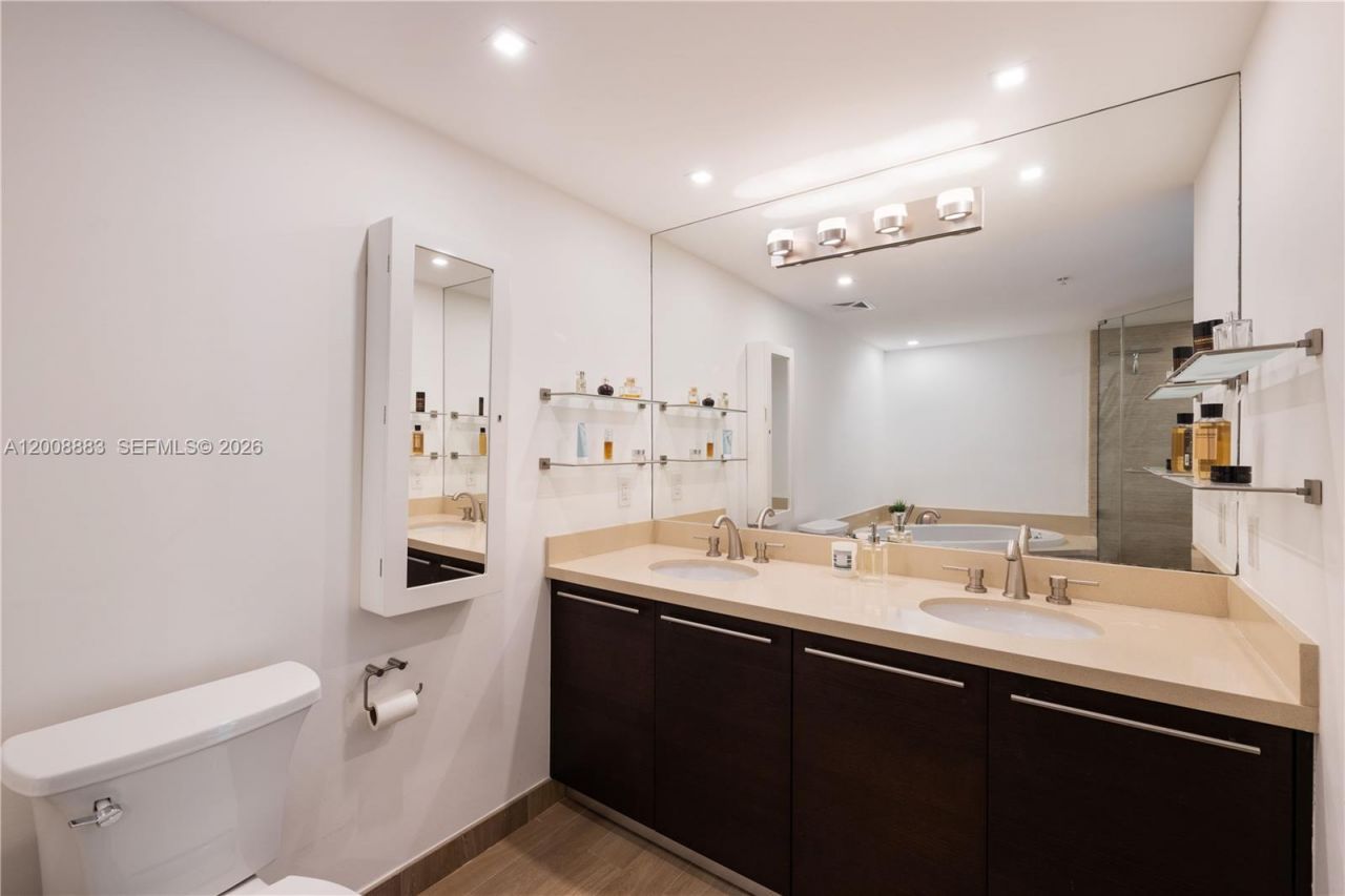 7928 East Drive , Unit 106, North Bay Village, FL 33141 Photo