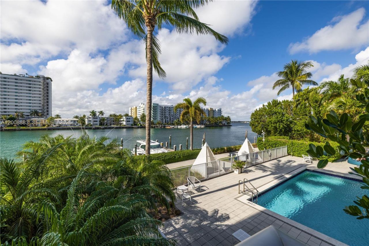 7928 East Drive , Unit 106, North Bay Village, FL 33141 Photo