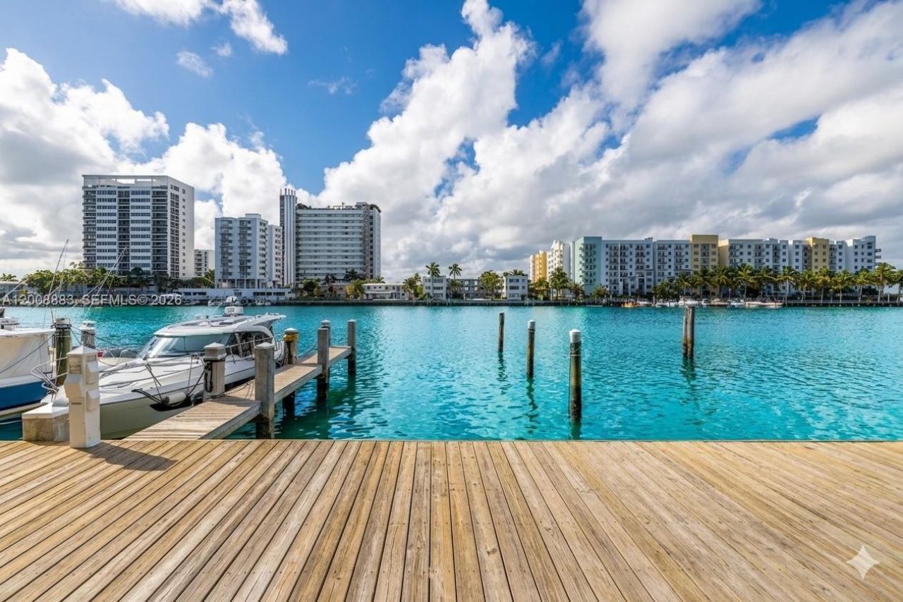 7928 East Drive , Unit 106, North Bay Village, FL 33141 Photo