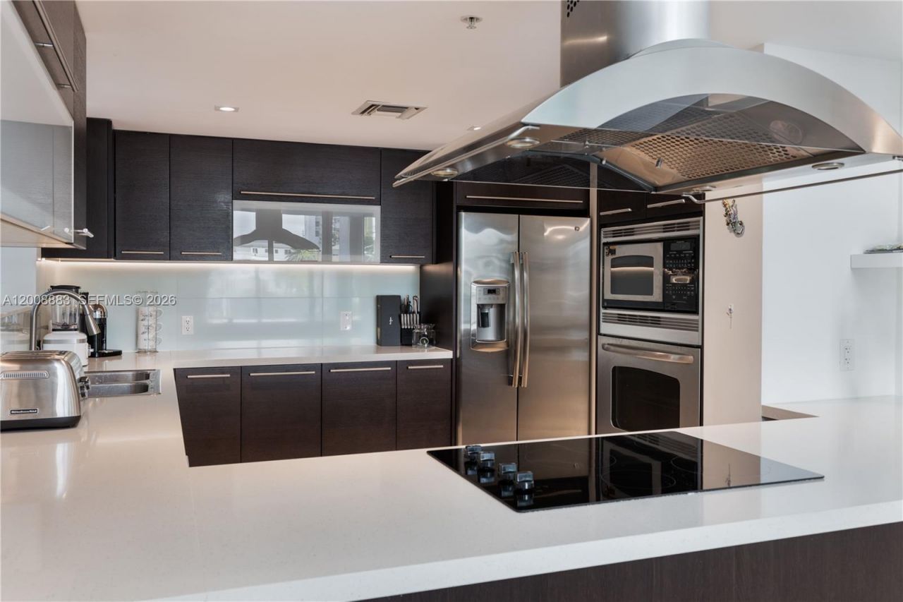 7928 East Drive , Unit 106, North Bay Village, FL 33141 Photo